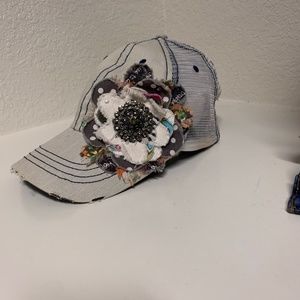 Snap back mesh flower hat